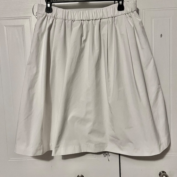 Uniqlo white skirt - Picture 3 of 4